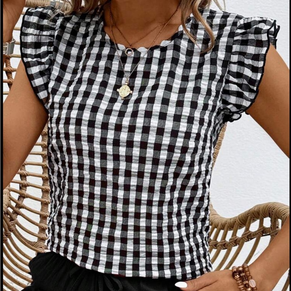 Women’s Black and White Blouse